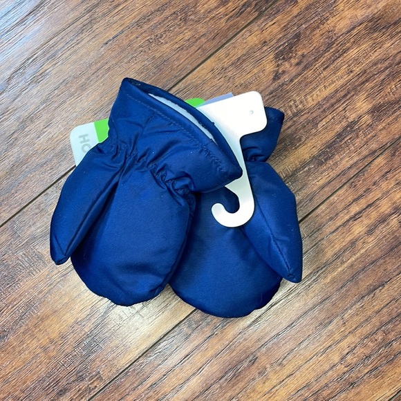 Hot Paws winter snow baby mittens - Picture 2 of 3